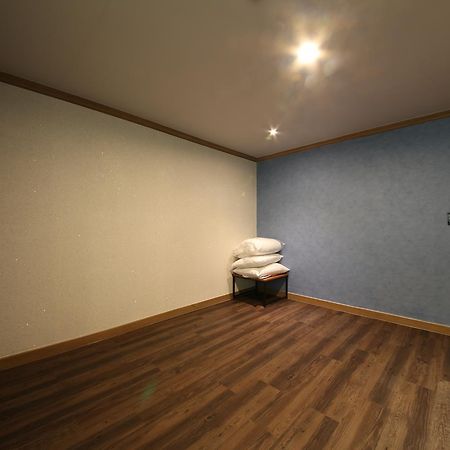 كومي Art Hotel المظهر الخارجي الصورة