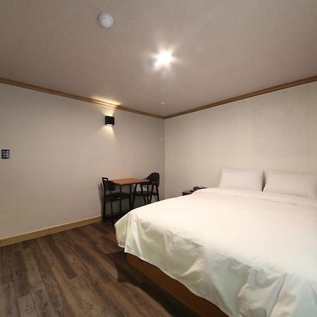 كومي Art Hotel المظهر الخارجي الصورة