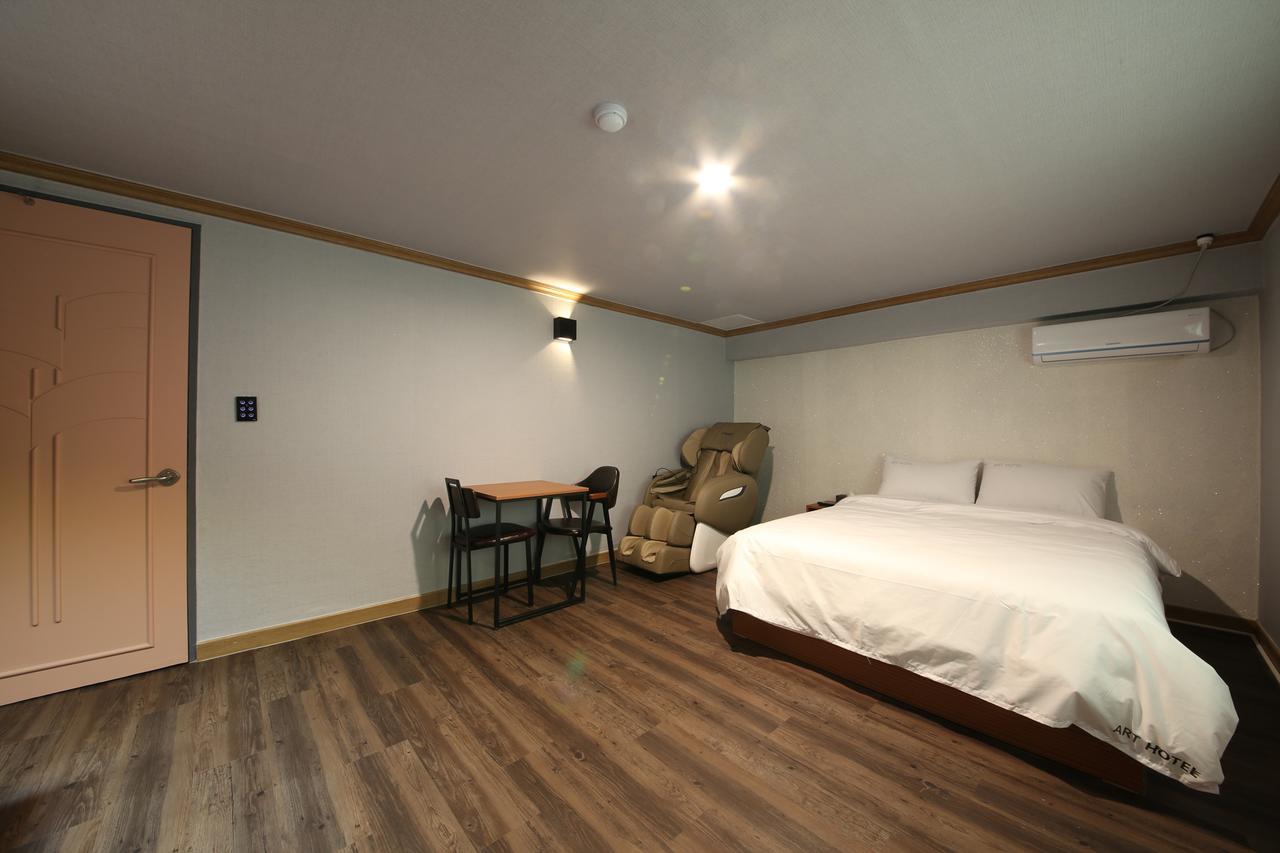 كومي Art Hotel المظهر الخارجي الصورة