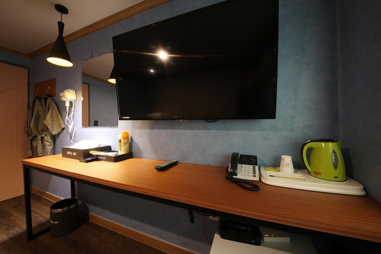 كومي Art Hotel المظهر الخارجي الصورة