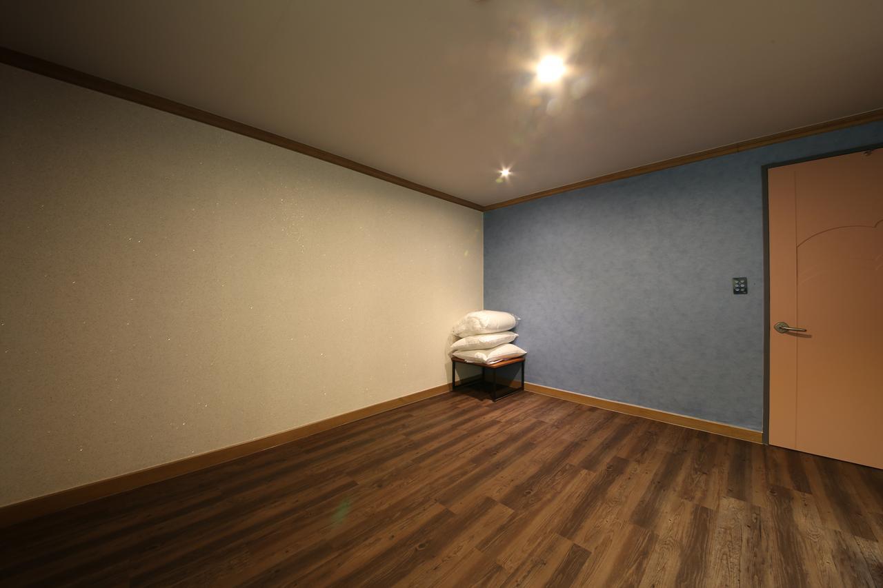 كومي Art Hotel المظهر الخارجي الصورة