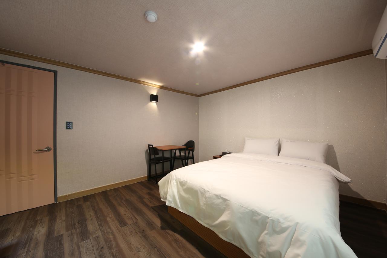 كومي Art Hotel المظهر الخارجي الصورة