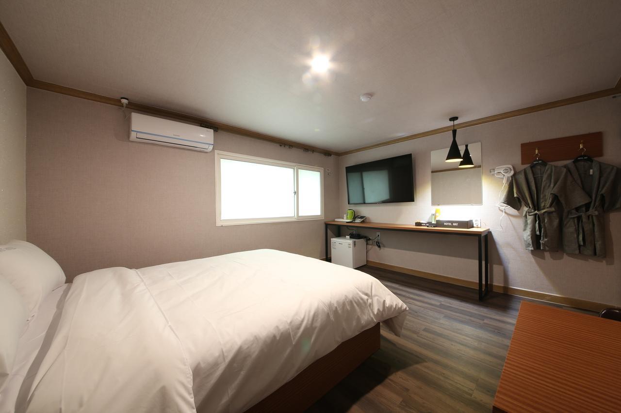 كومي Art Hotel المظهر الخارجي الصورة